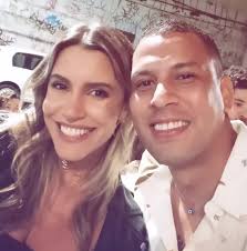 Relembrar os momentos especiais que desfrutamos com quem amamos é uma ótima  lembrança que guardamos.@liviaperacio_