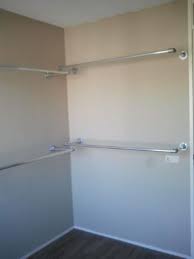 stellingen van steigerbuis voorbeelden kledingrek kast slaapkamer inloopkast