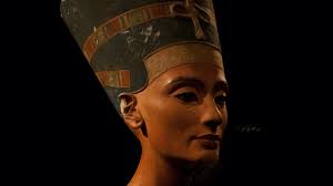Nefertiti was the great royal wife of the egyptian pharaoh akhenaten. Nefertiti As A Beauty Icon Dailyartmagazine Com Art History Stories