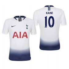 He runs with a slight stumble, like somebody keeps pushing him from behind. Tottenham Hotspur 2019 2020 Ruckennummer Trikotnummer Von Tottenham