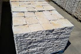 Trovi anche piastrelle effetto pietra. Piastrelle In Pietra Di Trani Tranciata