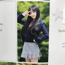 Izone Choi Yena Hanlim School Graduation Gaya Model Pakaian Model Pakaian Pakaian