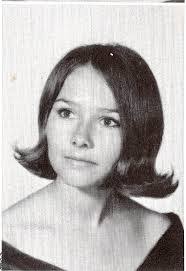 Margot Elliott's Instagram, Twitter & Facebook