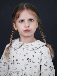 Подарок на ДР случился еще и в масс-медиа. Вышла моя статья еще и порталу  ГАЗЕТА.ру,  https://www.gazeta.ru/style/21749156/kak-opredelit-formu-lica.shtml А я как  эксперт давала рекомендации по типам лица:) на портале, что же ждем  охватов! ♥️