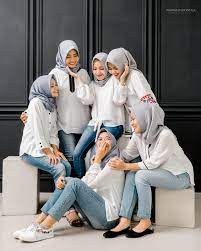 Check spelling or type a new query. Inspirasi Foto Studio Group Bersama Sahabat Sahabatmu