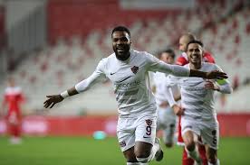 Ümitler yeşerdi, stadimizda son rütuşlar, tüm hatayimiza hayirli olsun 🌳. Aaron Boupendza Top Torjager Der Super Lig Viererpacker Podolski Fan Ligablatt Fussball Zur Stunde
