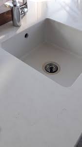 evier en quartz pierredeplan evier amenagement cuisine ouverte coin repas cuisine