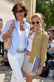 Inès de la fressange parle de ses filles dans l'émission on n'est pas couché, le 26 novembre 2016. Ines De La Fressange Et Sa Fille Violette D Urso A L Entree Du Defile Chanel Haute Couture Automne Hiver 2013 2014 Puretrend