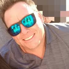 Jamás eches agua sobre un fuego de aceite El aceite está tan caliente que  el agua que eches se vaporizará inmediatamente arrastrando gotitas de  aceite que prenderán al instante, generando una llama