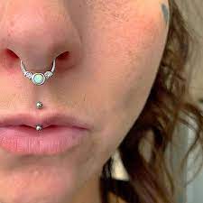 Jestrum Piercing Vertical Medusa 50 Ideas And Complete Guide Piercing Lip Piercing Piercing Aftercare