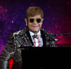 Soulful english singer who moved from simple, sensitive piano rock to become a glamorous music superstar. Elton John Aktuelle News Bilder Nachrichten Zum Musiker Welt