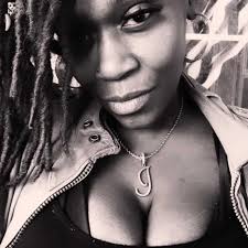 昨晩、私はuberにハマったので、運転手は「SLAVE STORIES????」とぶつかった。 ” 誰が奴隷の話をぶつける????