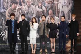 Missing 9 is a mystery drama about nine people stranded on an island after an unexpected plane crash, causing widespread panic in korea. Exo Ls Can T Get Enough Of Chanyeol And Jung Kyung Ho S Bromance Koreaboo