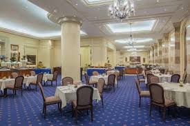 مطعم فندق دار الإيمان أنتركونتيننتال في المدينة المنورة