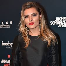 Alman oyuncu sophia thomalla ile ilişkisi olduğu bilinen karius, mykonosta kimliği bilinmeyen bu kadınla tatil yaparken çekilen samimi fotoğraflarının çekilmesi sonrası ilişkisi hakkında açıklama. Hot Hot Hot Sophia Thomalla Und Loris Karius Heisses Bild Aufgetaucht Cosmopolitan