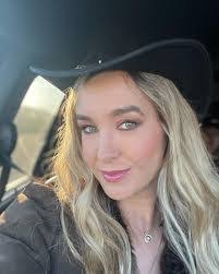 Lauren Balch's Instagram, Twitter & Facebook