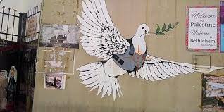 Israil In Harabeye Cevirdigi Filistin Sokaklarini Tuval Olarak Kullanan Banksy Den 16 Duvar Resmi Banksy Sokak Sanati Harabe