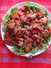 Salade De Canard Caramelise A La Melasse De Grenade Roquette Figue De Barbarie Et Graines De Sesame