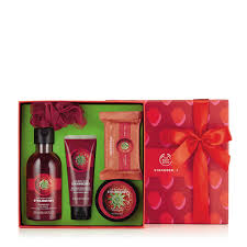 Gentle exfoliant that leaves skin feeling soft and smooth. Strawberry Small Beauty Gift Sets The Body Shop