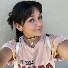 Elsa Vanegas's Instagram, Twitter & Facebook