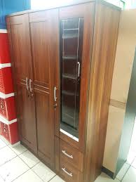 Karena sesungguhnya, model lemari pakaian gantung justru lebih inovatif. 60 Lemari Pakaian Minimalis Dan Harga Model Sliding Kayu