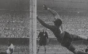 Selon espn, il serait décédé des suites d'une crise. Un Match Une Legende Bresil Uruguay 1950 Le Maracanazo Foot Legende L Actu Des Legendes Du Foot