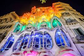 On this page you'll find a barcelona map covering the main tourist attractions, landmarks, monuments and zones in barcelona city centre. 6 Brilliant Barcelona Bus Tours