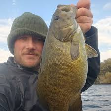 What are some tips for a new angler catching smallmouth bass in the  Fall/Winter season near Philadelphia?