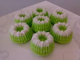 Kue putri ayu ini telah lama menjadi jajanan tradisional yang banyak digemari sejak dulu. Putu Ayu Aqilah M Al Ghifari