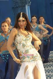 Billo barber (vilas pardesi) lara dutta…… bindiya kareena kapoor…… special appearance priyanka chopra…… special appearance deepika padukone…… special appearance asrani…… nobat chachn om puri…… Kareena Kapoor In The Still From Movie Billu Barber Billoo Barber Bollywood Photos