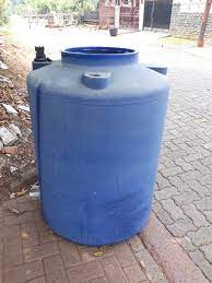 Jenis toren air fiberglass ini terbuat dari bahan fiberglass sehingga dari segi bentuknya akan cenderung lebih keras dibandingkan dengan jenis tandon air yang lainnya. Dijual Murah Toren Air Merk Penguin 500 Liter Perabotan Rumah Di Carousell