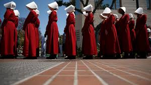 Ce premier épisode de la saison 1 de la série la servante écarlate a été diffusé le 26 avril 2017 sur hulu. Regarder The Handmaid S Tale La Servante Ecarlate Vostfr Et Vf En Streaming