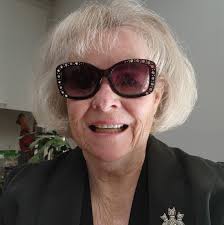 Will eating pooped out worms be a problem for my chickens during roundworm  treatment?