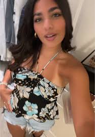 Adriana Alvarado (@adriialvaradoo)