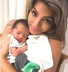 Kelly Key comemora duas semanas de vida do filho Artur