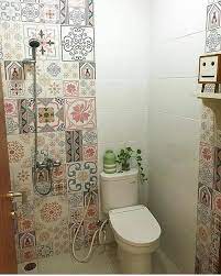 Apalagi jika kamar mandi yang dimiliki berukuran kecil, tentu akan semakin sulit. 31 Dekorasi Kamar Mandi Minimalis Makin Unik Cantik 2019 Dekor Rumah Desain Toilet Ide Kamar Mandi Kecil Dekorasi Kamar Mandi