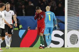 Dans ce jeu de foot, essaie de marquer le plus de points possible. Ronaldo Rate Un Penalty Le Portugal Fait Match Nul Contre L Autriche 0 0 La Presse