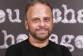 Internado, Marcos Breda fala sobre acidente de moto: "Gratidão por ter  sobrevivido"