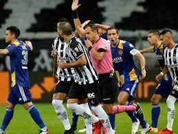 9 of the last 10 games between nacional and guimarães have seen four or more cards. Ro1b051upybo1m