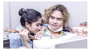 Di vlog youtube ari lasso tv, tissa biani mengakui baru saja jadian di tanggal 27 september bulan lalu. Maia Estianty Pergoki Dul Jaelani Sang Pacar Tissa Biani Lakukan Ini Di Kamar Udah Beda Sekarang Halaman 2 Surya