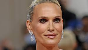Molly Sims Shares The Trick She Picked Up From Beyoncé's Makeup Artist