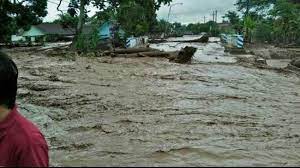 Misalnya gempa bumi, gunung meletus, tanah longsor, dan tsunami. Banjir Bandang Banyuwangi Ratusan Warga Mengungsi