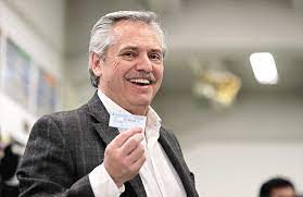 Queremos que argentina se ponga de pie para siempre el presidente encabezó con cristina kirchner la presentación de candidatos del frente de todos. Las Galletitas Con La Cara De Alberto Fernandez Son Furor En Las Redes La 100