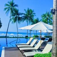 The henann resort alona beach hotel sits on 6.5 hectares of prime alona beach oceanfront property, offering a relaxing accommodation with 400 guest rooms and suites and the largest convention center in bohol, which accommodates up to 1,000 people. Henann Resort Alona Beach 1 Tip