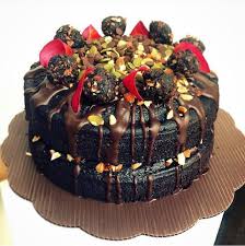 Chocolate Cacao Cake With Walnuts Pumpkin Seeds And Raw Cacao Balls You Don T Have To Be A Vegan To Enjoy This Scrumptious Cake From Elevatejuicery Location