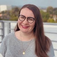 Tara Thomson's Instagram, Twitter & Facebook