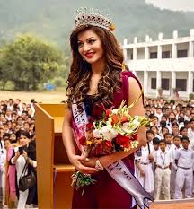 Urvashi Rautela Age Height Boyfriend Mother And Biography