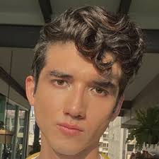 Alexis Lozada's Instagram, Twitter & Facebook