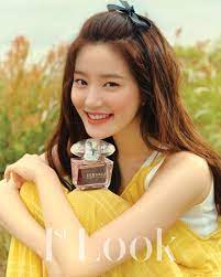 Lee is the daughter of the actors kyeon mi ri and im young gyu. 10 Potret Lee Yoo Bi Pelanggan Memesona Di Kdrama Backstreet Rookie