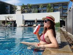 Hasil gambar untuk wulan guritno seksi bikini